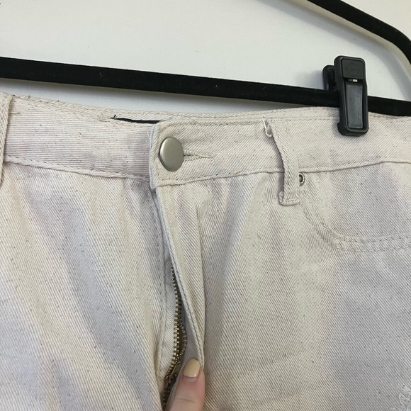 Boohoo beige denim cutoff shorts - Picture 3 of 6